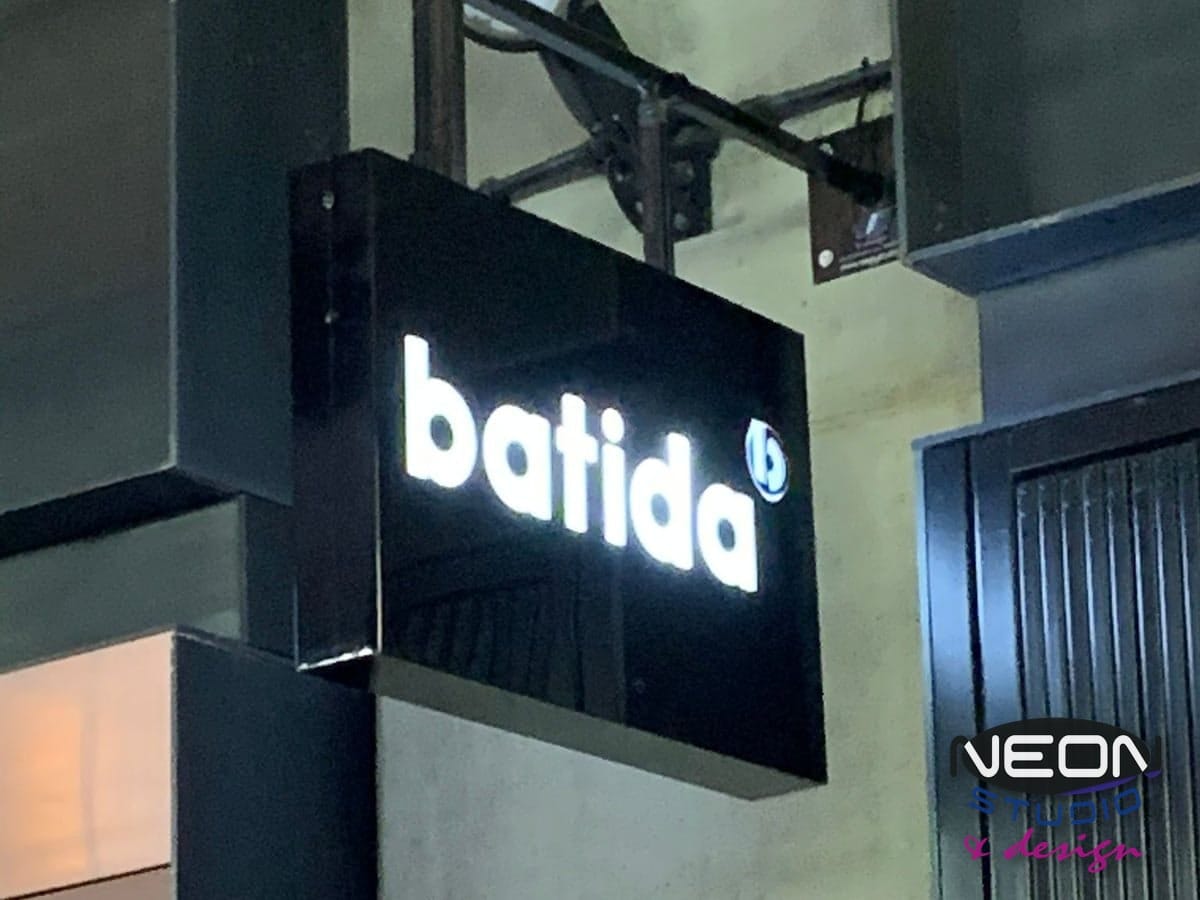 Batida — Projecting Light Box