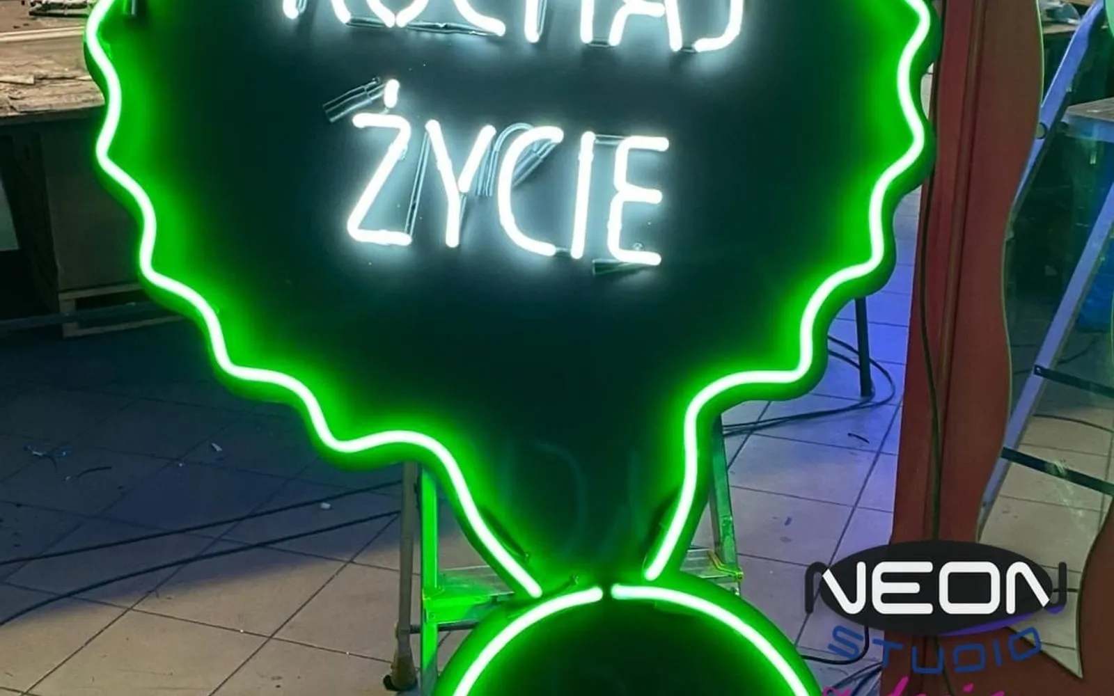 Neon na specjalne okazje i święta — zamów przed grudniem