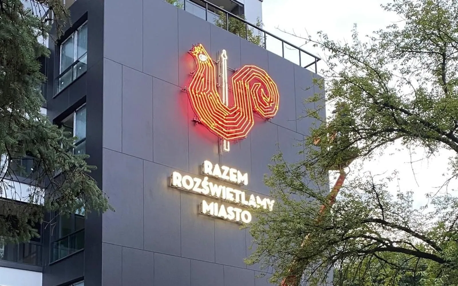 Serwis i konserwacja reklamy świetlnej — przegląd przed zimą