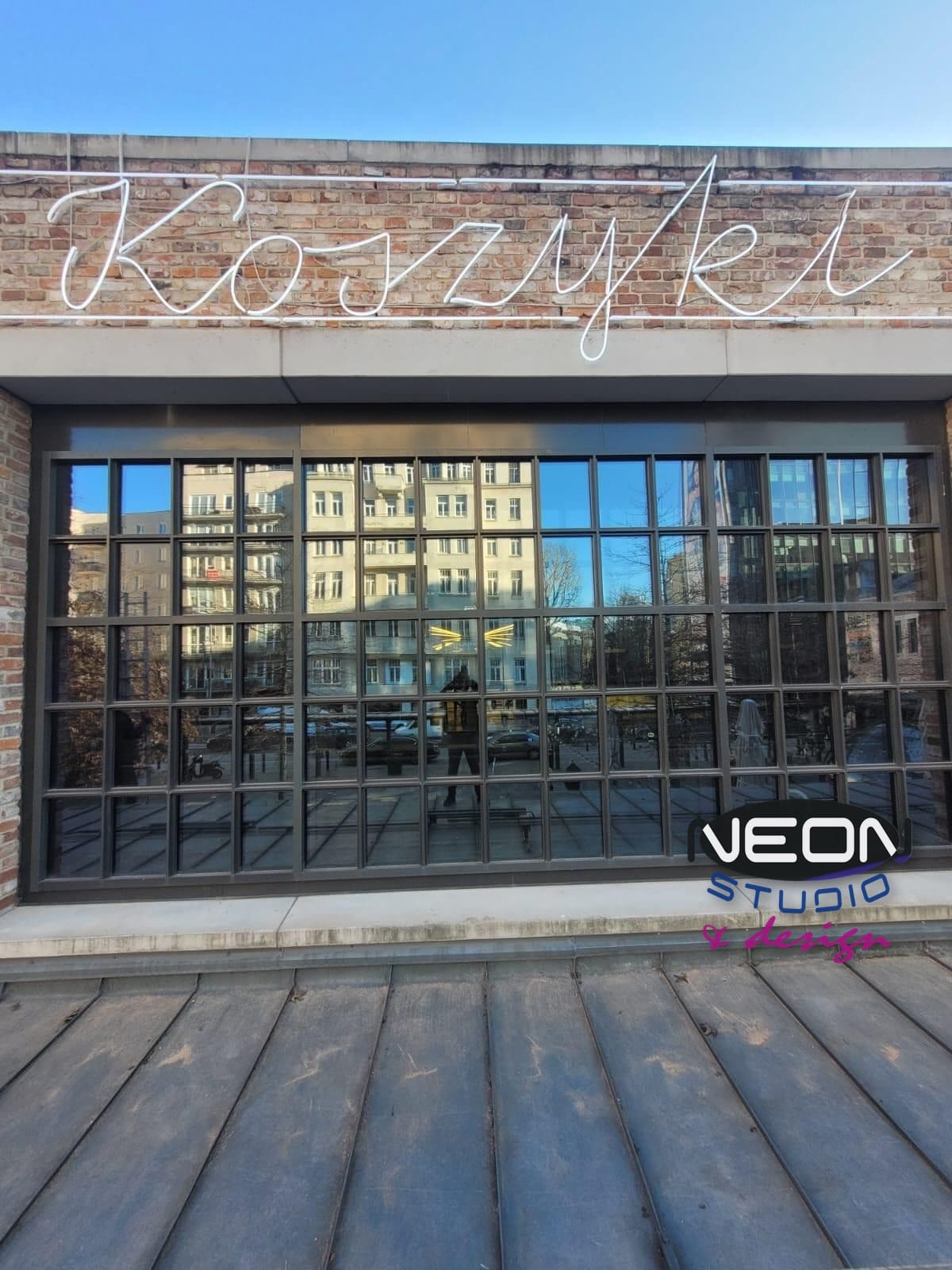 Hala Koszyki — Building Signage