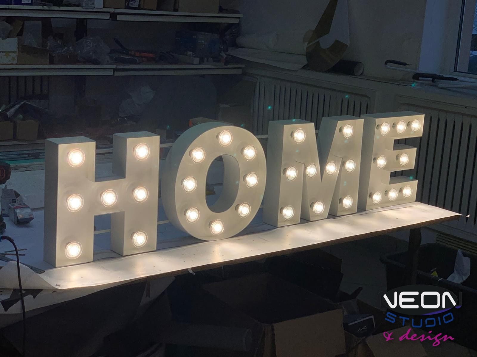 HOME – Litery żarówkowe