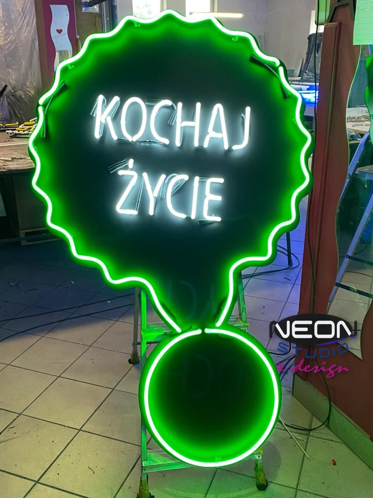 Kochaj życie — Glass Neon