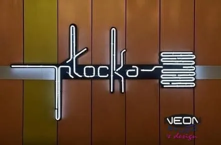 Neony szklane wykonane dla warszawskiego metra