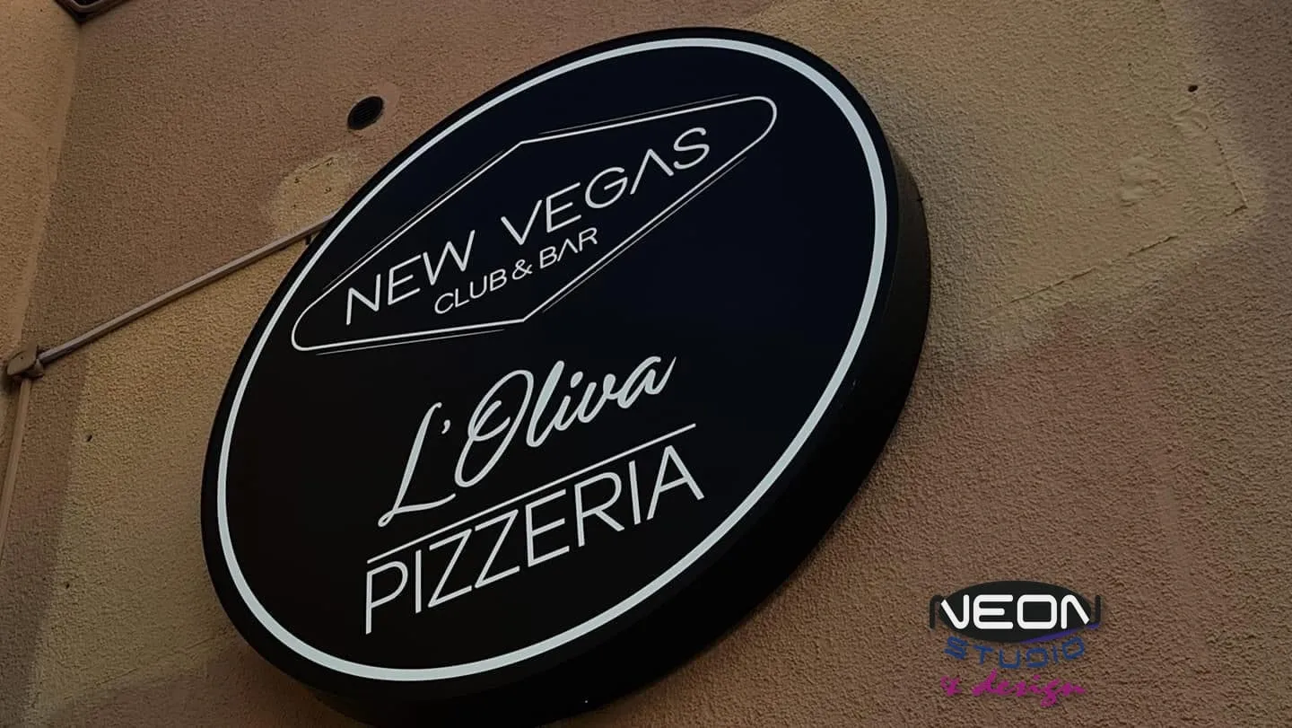 Podświetlany kaseton reklamowy dla pizzerii New Vegas