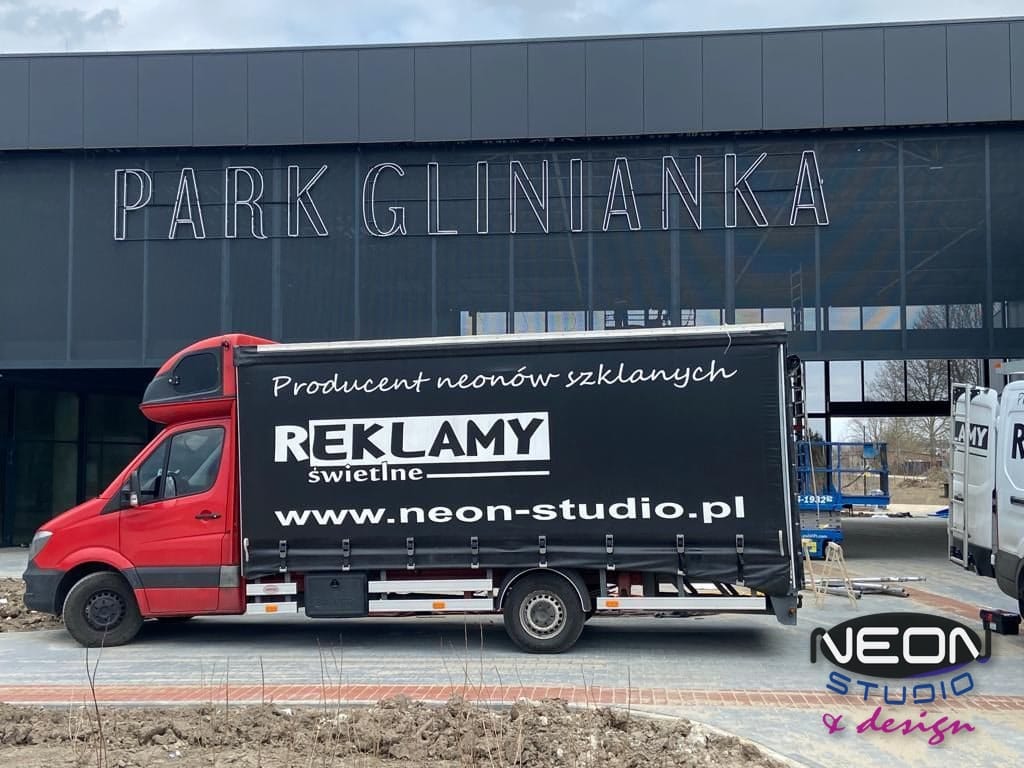 Park Glinianka — Neon Delivery and Installation