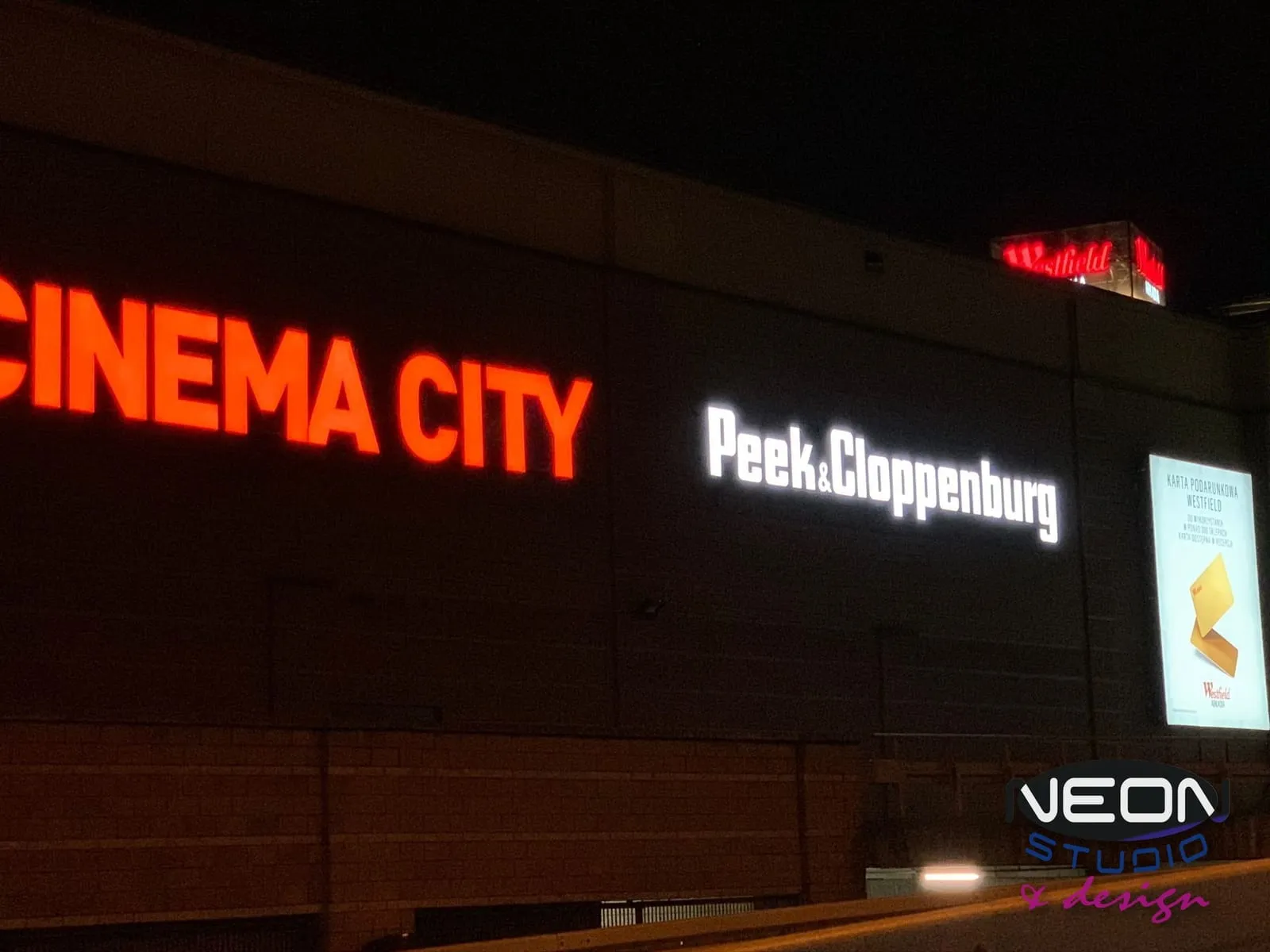 3D letters or a lightbox? Choosing the right sign