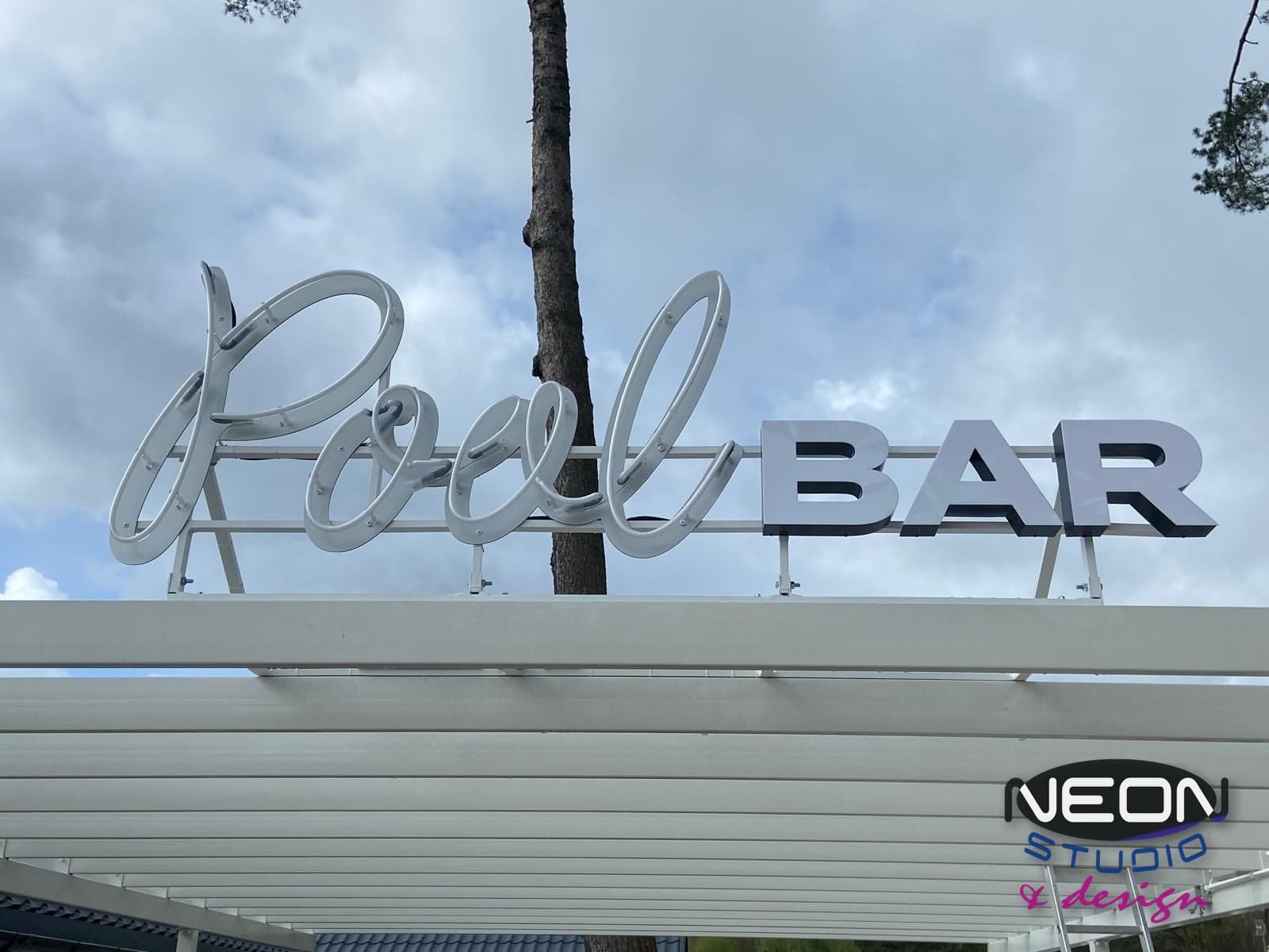Pool Bar — Neons & 3D Letters