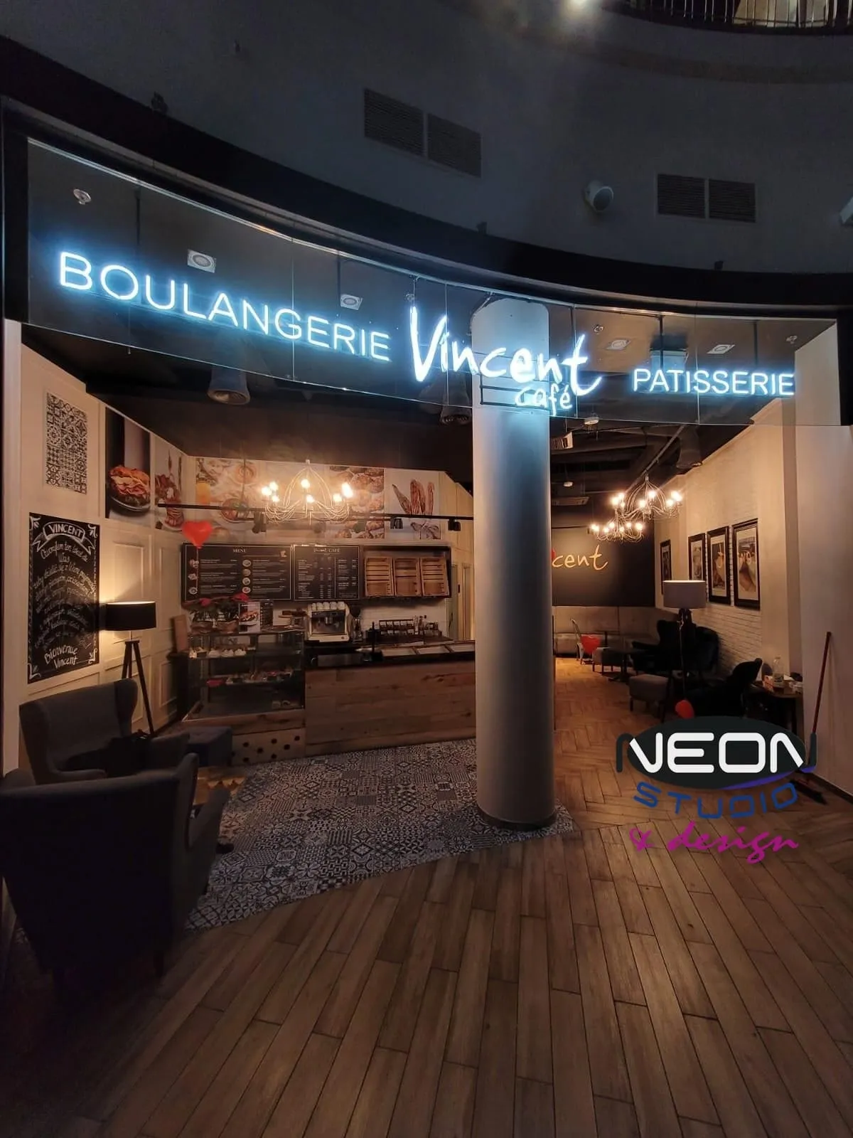 Neonowe oznakowanie Vincent Cafe