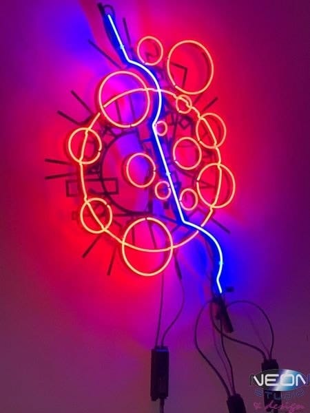 Neon auction for the Great Orchestra of Christmas Charity